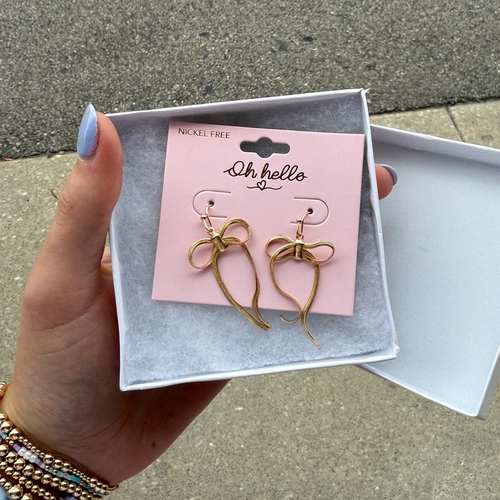 BOW EARRINGS